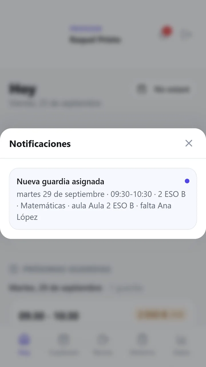 Notificación «Nueva guardia asignada» en el móvil de quien cubre: día, hora, grupo, asignatura, aula y quién falta.